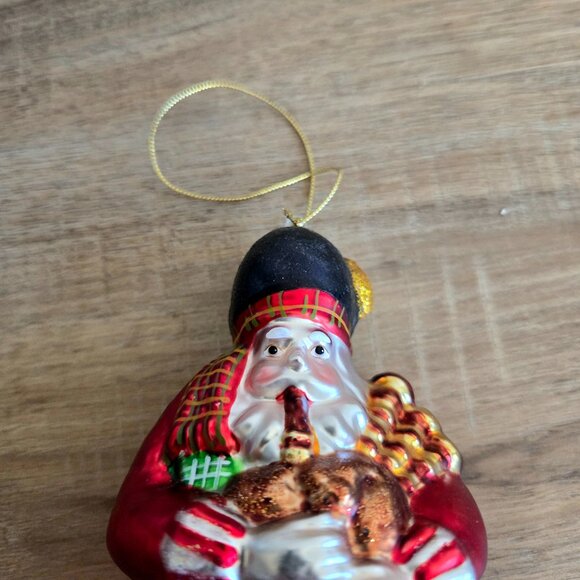 Scottish dancing Santa playing bagpipe Christmas tree ornament - Picture 6 of 7